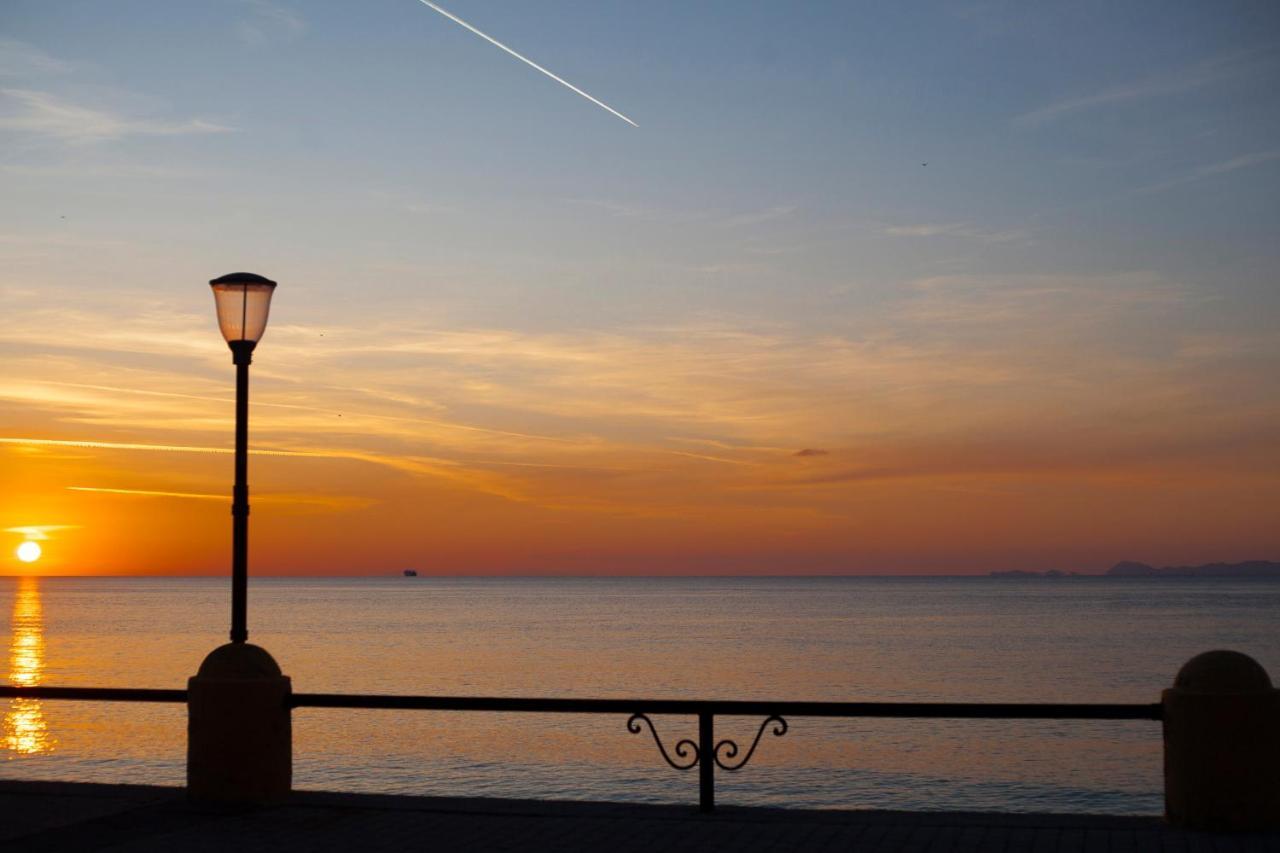Sea Side Rooms Rhodes City Esterno foto