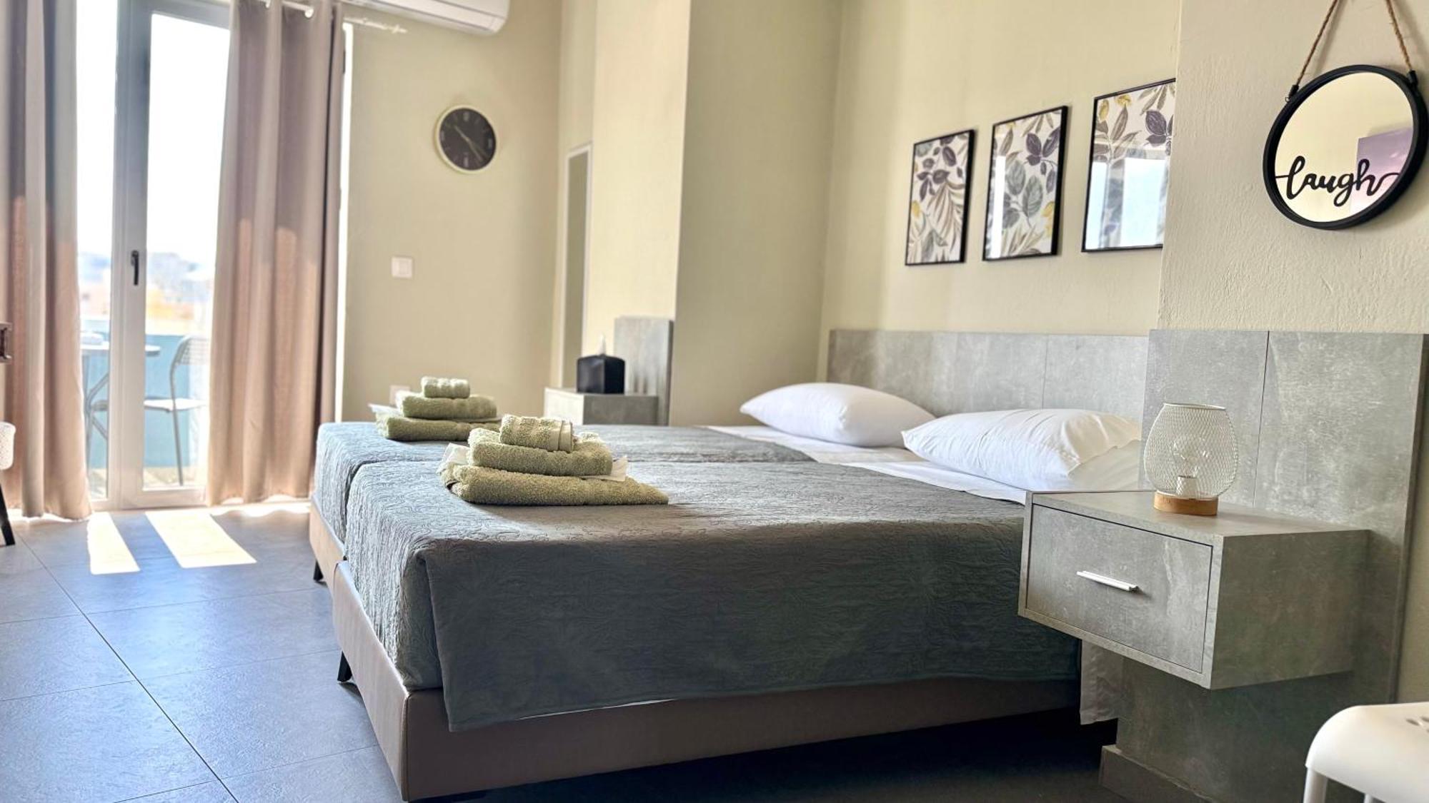 Sea Side Rooms Rhodes City Esterno foto